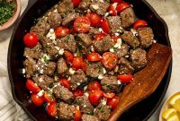 Mediterranean Steak Bites with Creamy Yogurt Herb Sauce
