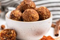 Pumpkin Pie Energy Bites: Fall Snack Recipe with Oats & Dates