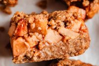 Homemade Apple Crumble Bars Recipe — Soft Filling & Crunchy Topping