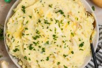 Creamy Boursin Mashed Potatoes Recipe for Garlic-Herb Flavor