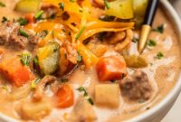 Slow Cooker Cheeseburger Soup Recipe for Weeknight Dinners