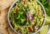 Creamy Avocado Guacamole Recipe with Zesty Lime and Cilantro
