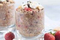 Strawberry S’mores Overnight Oats Recipe for Summer Breakfast