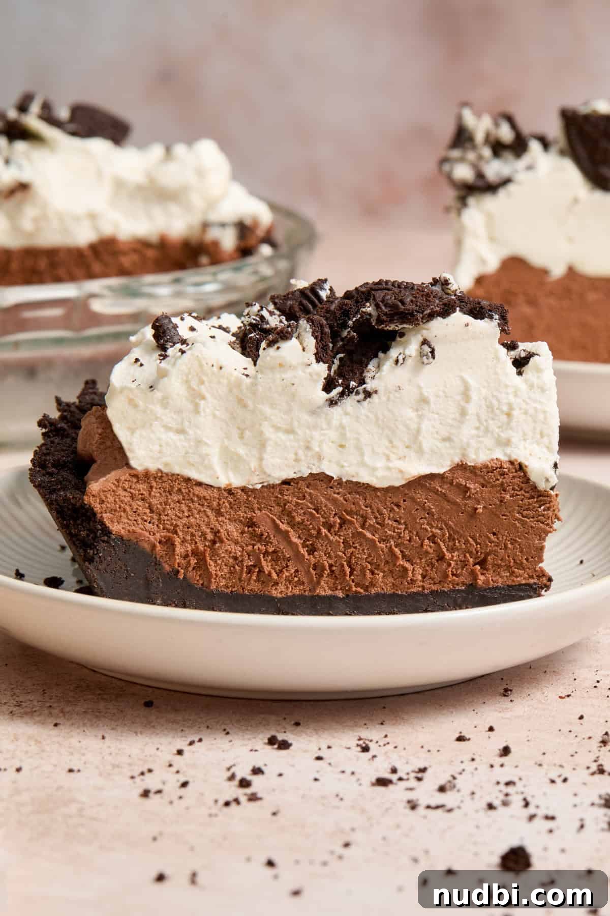 No-Bake Chocolate Cream Pie Recipe for Rich, No-Fuss Dessert 14 Slice of no bake chocolate pie with Oreo crust on pie plate topped with crushed Oreos.