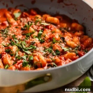 10 Delicious Side Dishes to Serve With Gnocchi 4 Creamy tomato basil skillet gnocchi topped with chopped basil and parsley.